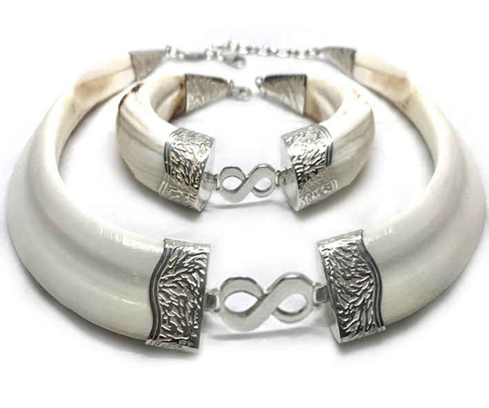 conjunto collar y pulsera jabalí plata tallada con centro infinito