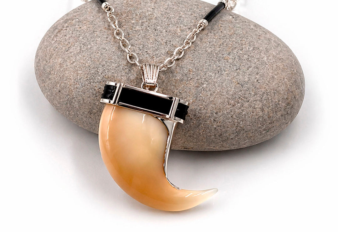 collar largo pelo con funda uña con pelo y en plata de ley 
