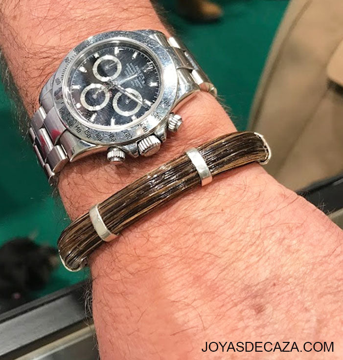 Clientes Luciendo sus Joyas de Caza | Galería de Fotos Reales