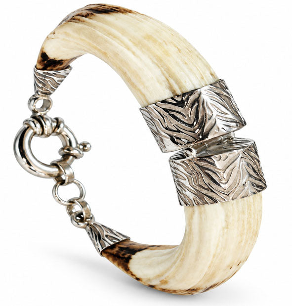 Pulsera Amoladeras de Jabalí Natural con Bisagra en Plata 925 | Joyas de Caza vista lateral