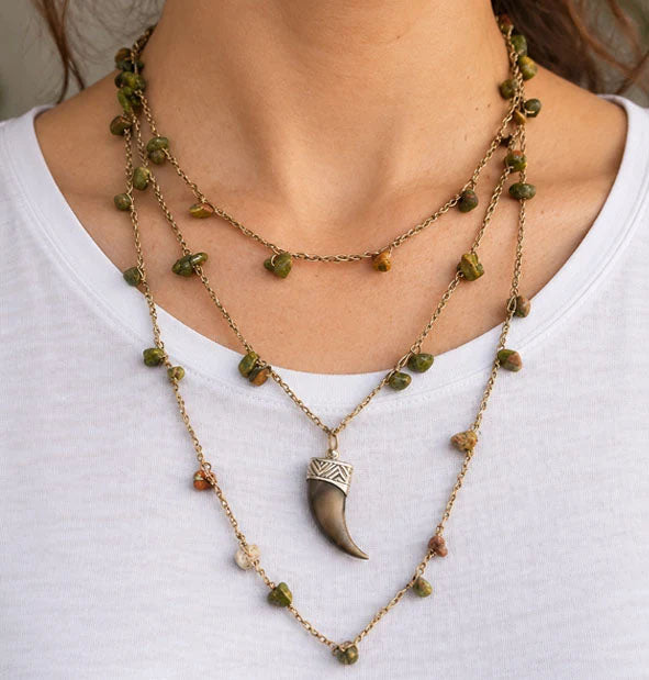 Collar Alma Bohemia de piedras semipreciosas y plata de ley detalle de las piedras y el colgante