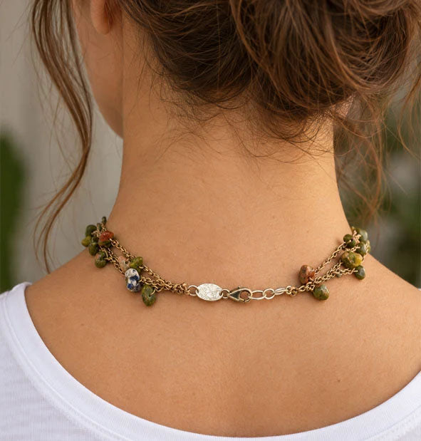 Collar Alma Bohemia de piedras semipreciosas y plata de ley detalle del cierre de plata