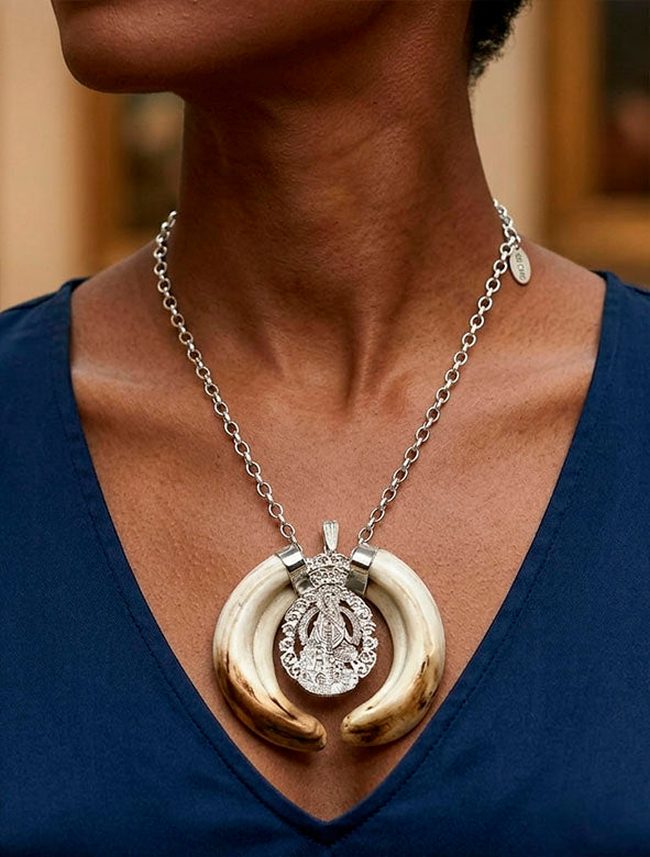 Medalla-virgen-de-la-cabeza-con-colmillo-jabali-y-plata-6