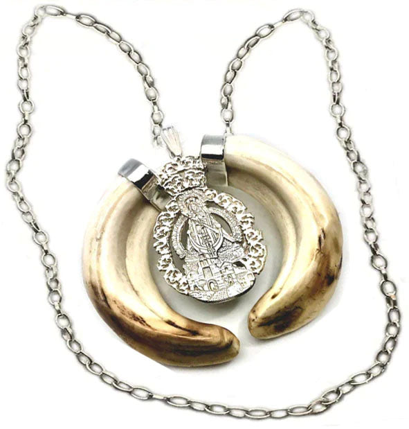 Medalla virgen de la cabeza con colmillo jabalí y plata