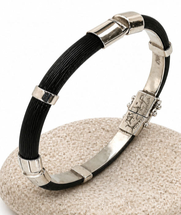 pulsera media caña de pelo de jirafa con un ancho de 7 mms en plata de la firma Joyas de Caza