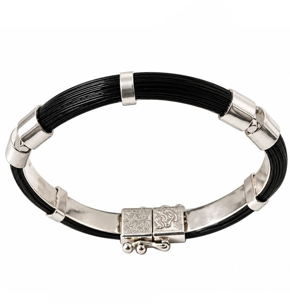 pulsera media caña de pelo de jirafa con un ancho de 7 mms en plata vista lateral