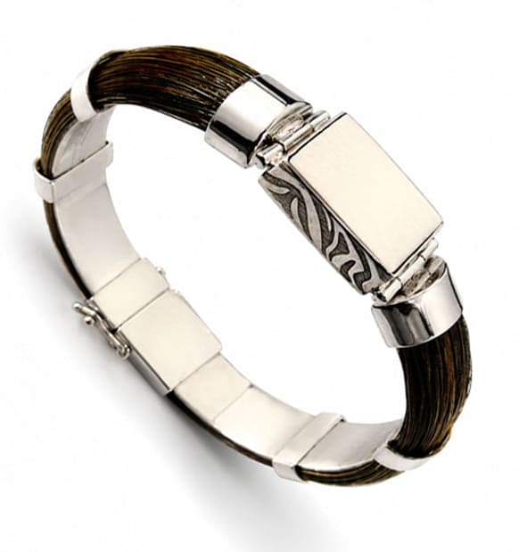 pulsera pelo de faochero africano natural en forma media caña con centro rectangular colmillo natural en plata de ley vista lateral