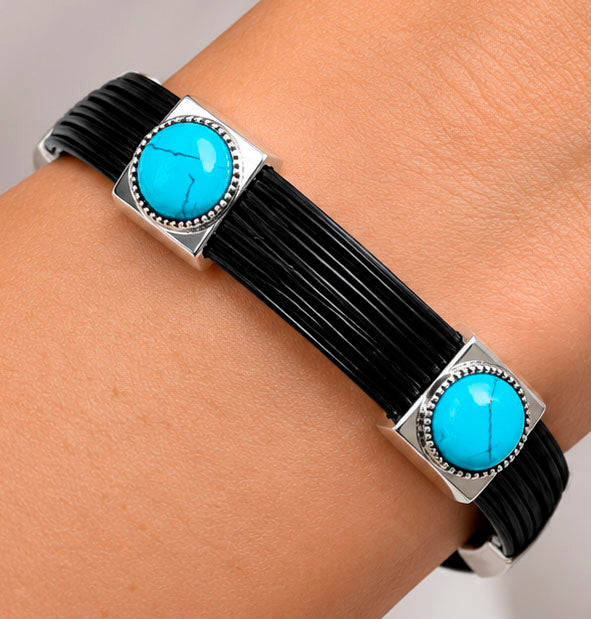 Pulsera plana de pelo de búfalo con turquesas y plata 925 | Joyas de Caza