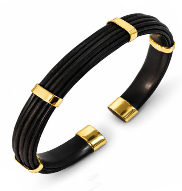 pulsera forma almendrada en plano con pelo de bufalo africano y asas en oro amarillo de 18 kilates con base oscurecida