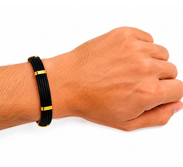 Vista frontal de pulsera artesanal de pelo de búfalo con detalles en oro 18K y plata de ley, fondo blanco | Joyas de Caza