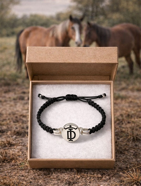 Pulsera-con-tu-hierro-ganadero-con-trenza-algodon-con-plata-4