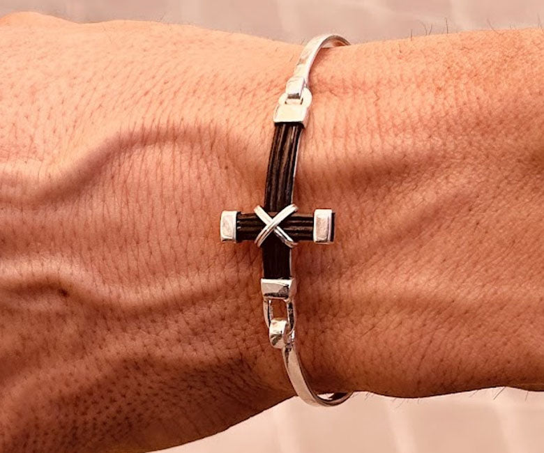 Pulsera-cruz-pelo-de-bufalo-con-plata-5