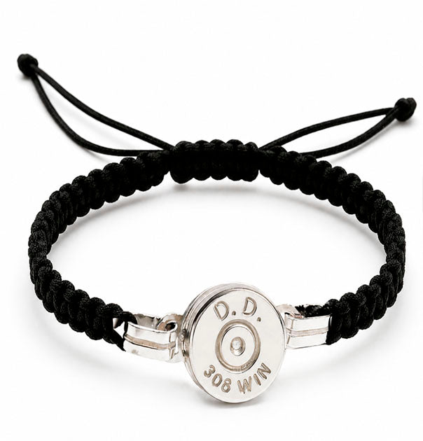 Detalle frontal de pulsera de algodón trenzado negro con culata personalizada en plata de ley de la firma joyas de caza