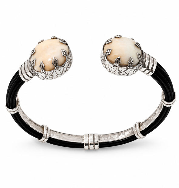 Pulsera Enfrentadas de Perla de Venado con Plata de Ley y Pelo de Búfalo detalle de pie