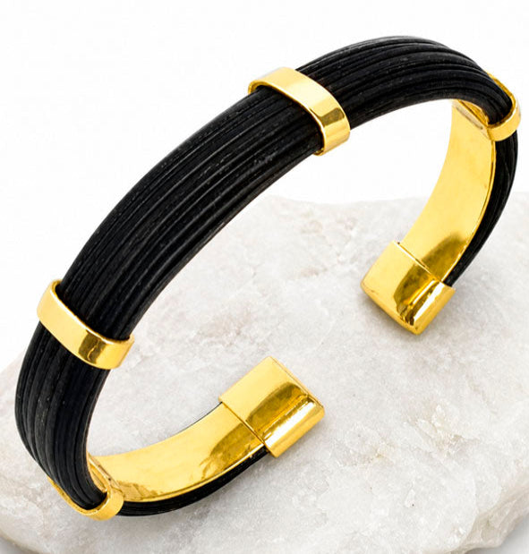 Pulsera Rígida Plana de Pelo de Búfalo con Oro Amarillo 18 Kilates 14mm
