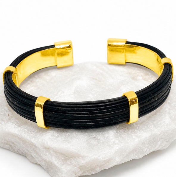 Pulsera Rígida Plana de Pelo de Búfalo con Oro Amarillo 18 Kilates 14mm