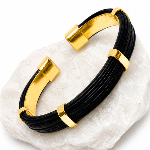Pulsera Rígida Plana de Pelo de Búfalo con Oro Amarillo 18 Kilates 14mm