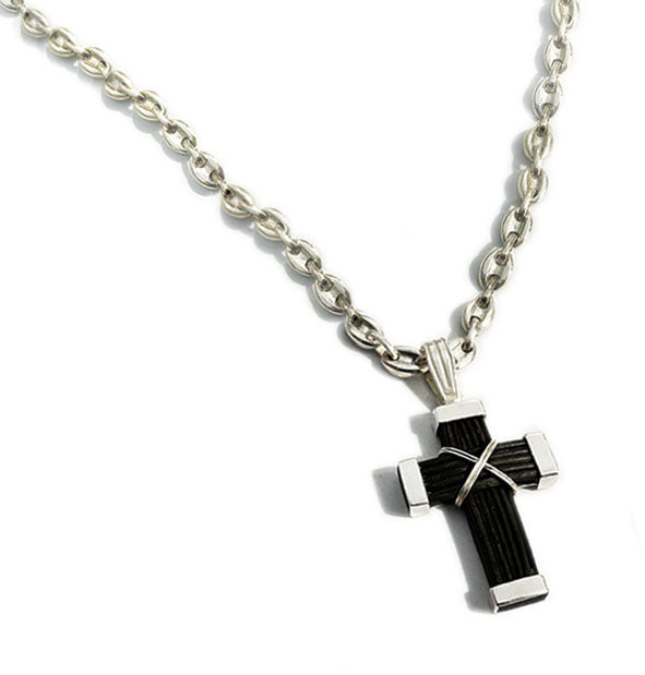 collar calabrote con cruz de plata con pelo de bufalo africano 