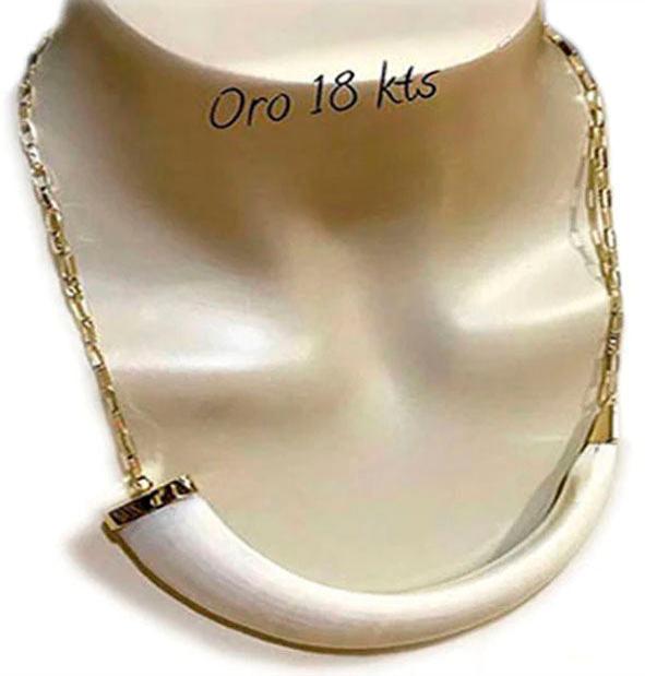 Collar colmillo de jabalí modelo sencillo con cadena de oro amarillo 18 kilates | Joyas de Caza
