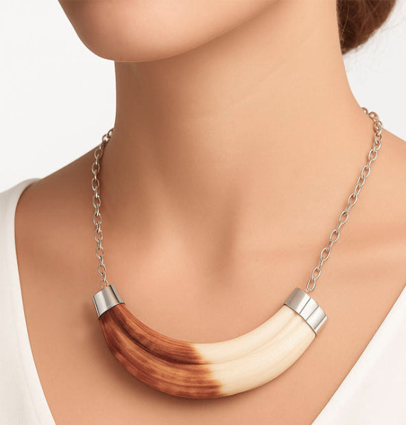 collar colmillo facochero ancho sencillo en plata de ley