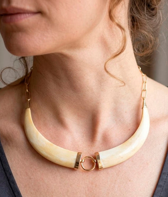 Collar artesanal doble facochero oro 18 kilates hecho a mano en Madrid – joyería cinegética de lujo