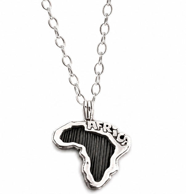 Collar mapa de África con eslabones artesanales y pelo de búfalo incrustado en plata 925 | Joyas de Caza
