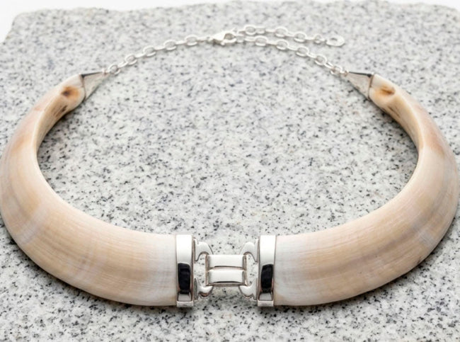 collar jabali centro omega en plata