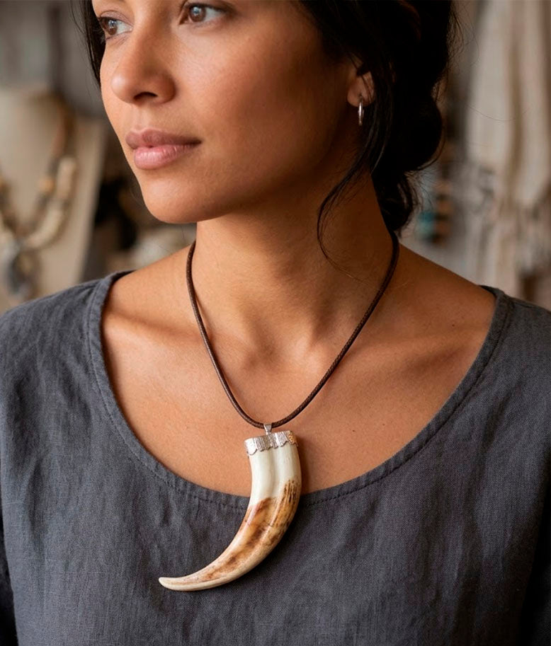 Collar artesanal facochero plata 925 y cuero negro hecho a mano – joyería cinegética Joyas de Caza