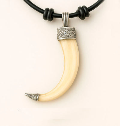 collar-largo-colmillo-jabali-casquillo-tallado-en-plata-4
