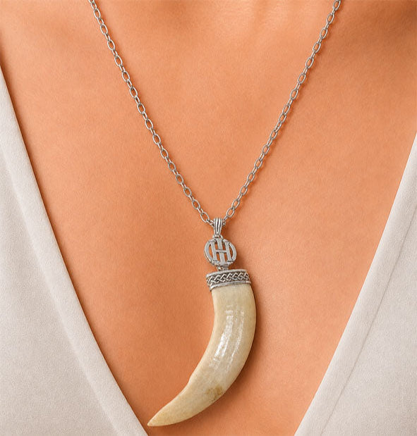 Collier long maillons défense de sanglier personnalisé en argent
