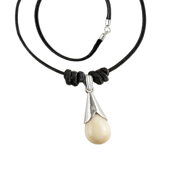 Collar de Perla de Venado con Cuero Negro y Plata de Ley | Joyas de Caza