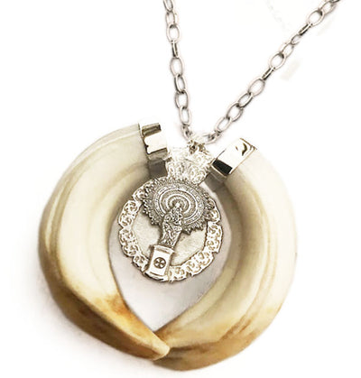 collar de plata con Medalla Virgen del Pilar con colmillo jabali y plata