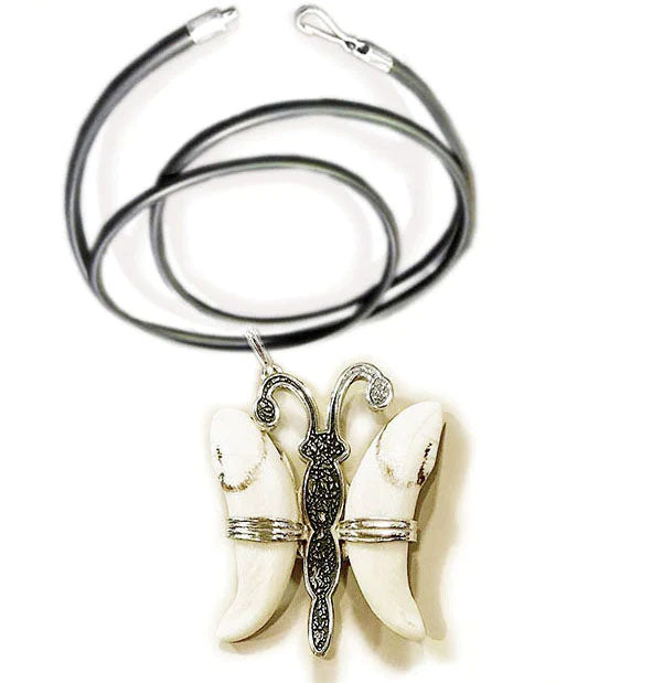 collar largo mariposa colmillos jabali con plata