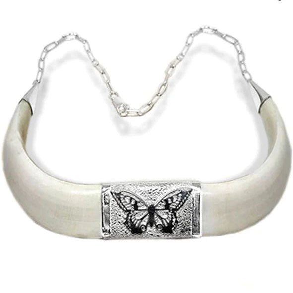 collar mariposa colmillos jabali con plata