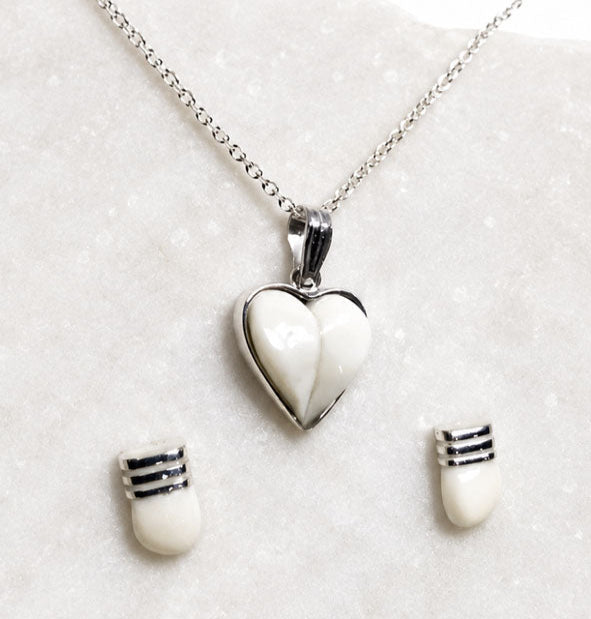 Conjunto Collar Corazón y Pendientes en Perla de Venado con Plata de Ley
