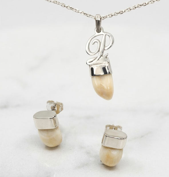 Conjunto Collar con Inicial y Pendientes de Perla de Venado en Plata 925  letra P