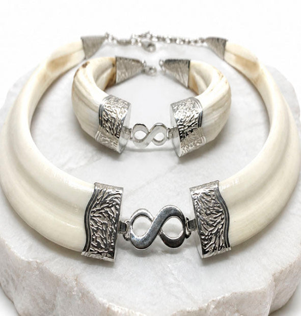 Conjunto collar y pulsera de jabalí con centro infinito en plata tallada 925 – Joyas de Caza