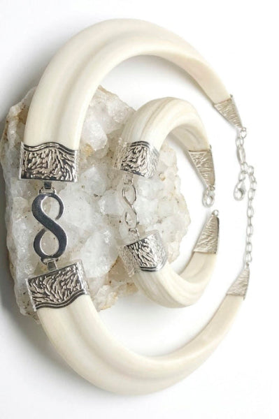 Collar y pulsera artesanal jabalí plata tallada infinito hecho a mano en Madrid – Joyas de Caza