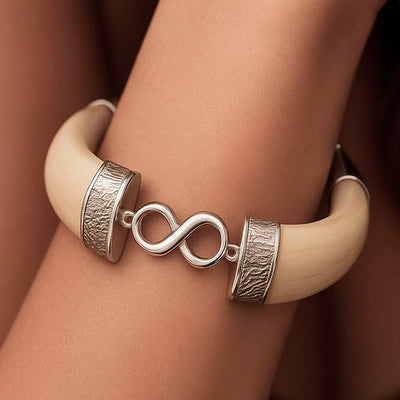 conjunto-collar-y-pulsera-jabalí-plata-tallada-con-centro-infinito-7