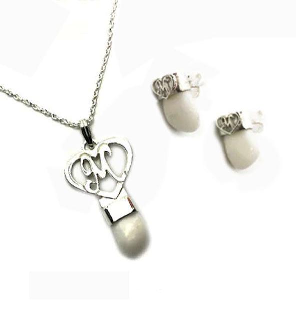 conjunto-corazon-collar-letra-y-pendientes-corazon-letra-en-perla-venado-con-plata