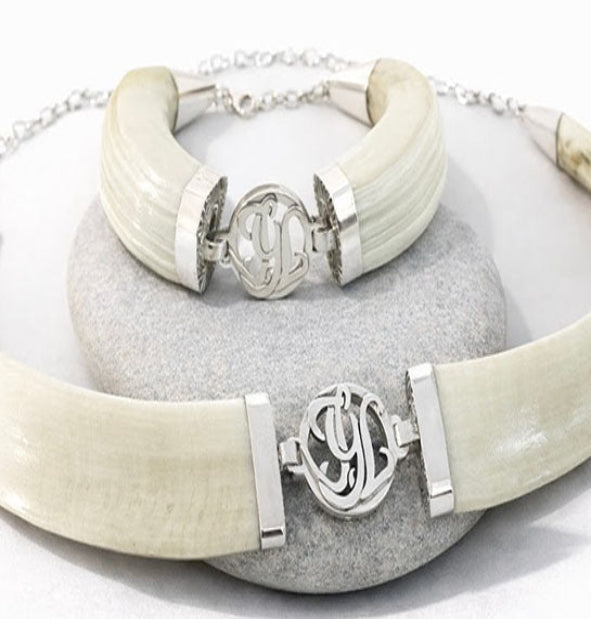 Conjunto collar y pulsera de jabalí personalizado con plata de ley 925 – Joyas de Caza