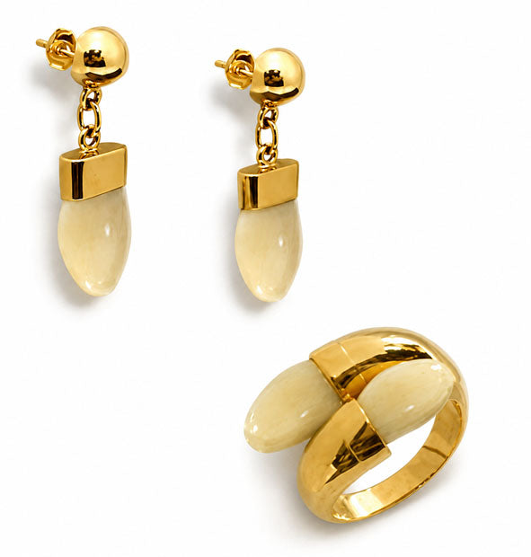 pendientes largos y anillo de perla de venado cruzado en oro amarillo de joyas de caza en madrid