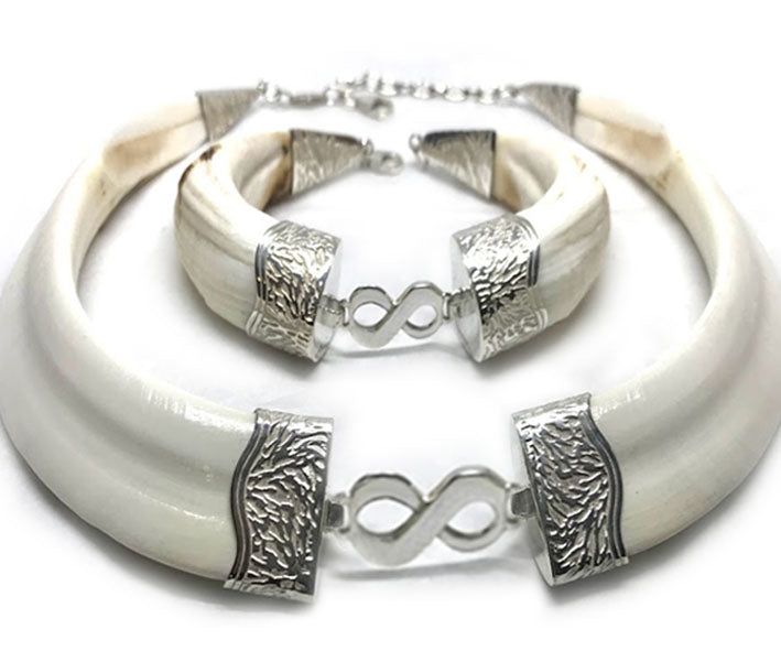 conjunto collar y pulsera jabalí plata tallada con centro infinito
