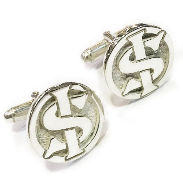 Detalle del grabado de iniciales enlazadas en gemelos de plata 925 | Joyas de Caza

