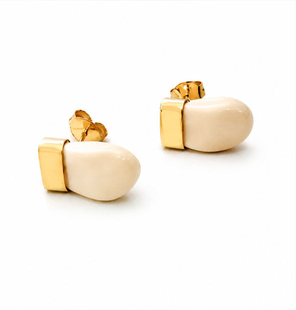 Pendientes Pequeños Lisos con Perla de Venado en Oro 18 Kilates | Joyas de Caza