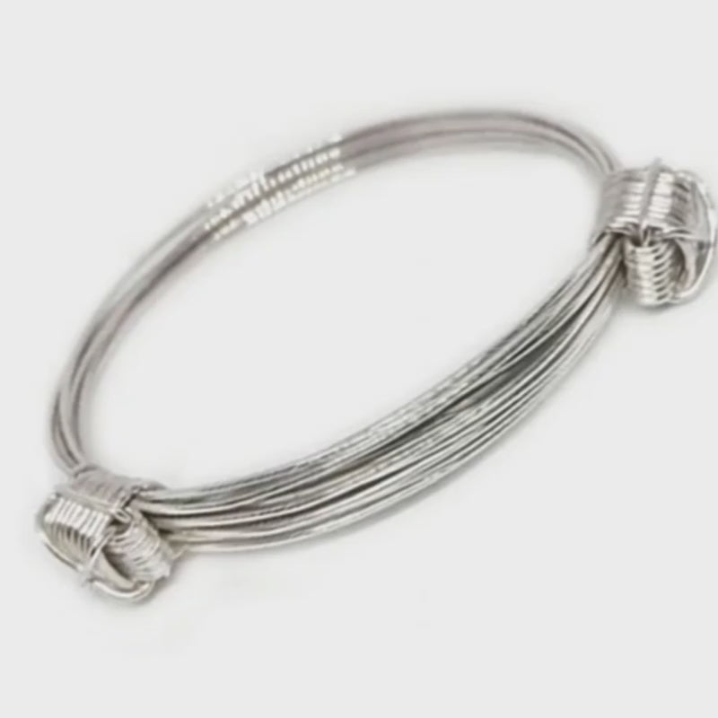 video pulsera 7 hilos nudos corredizos en plata