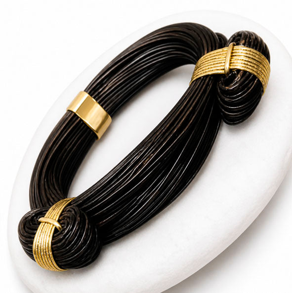 pulsera 2 nudos corredizos gruesa en pelo bufalo con oro 18 kiltes