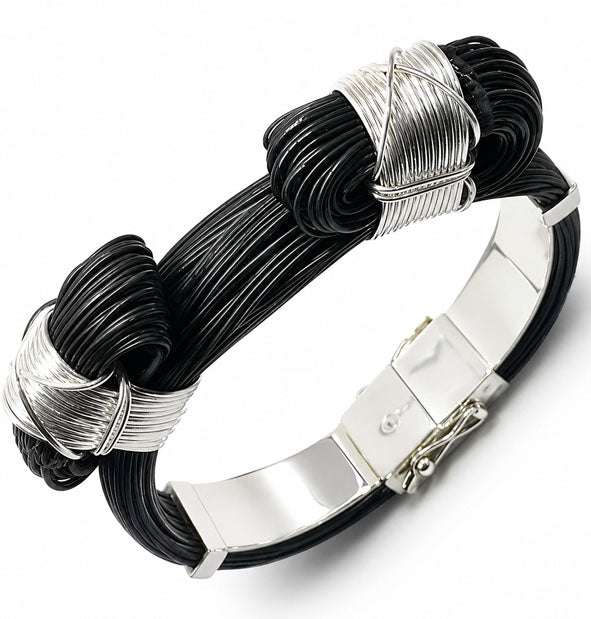 Pulsera 2 Nudos Corredizos Gruesa de Pelo de Búfalo con Plata de Ley vista de los detalles