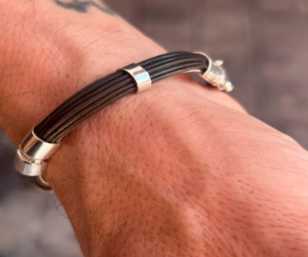 pulsera-7-milimetros-media-cana-pelo-bufalo-con-cierre-en-plata-de-ley-foto-3