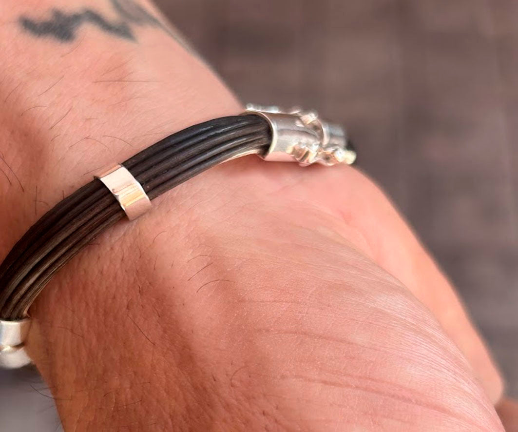pulsera-7-milimetros-media-cana-pelo-bufalo-con-cierre-en-plata-de-ley-foto-6